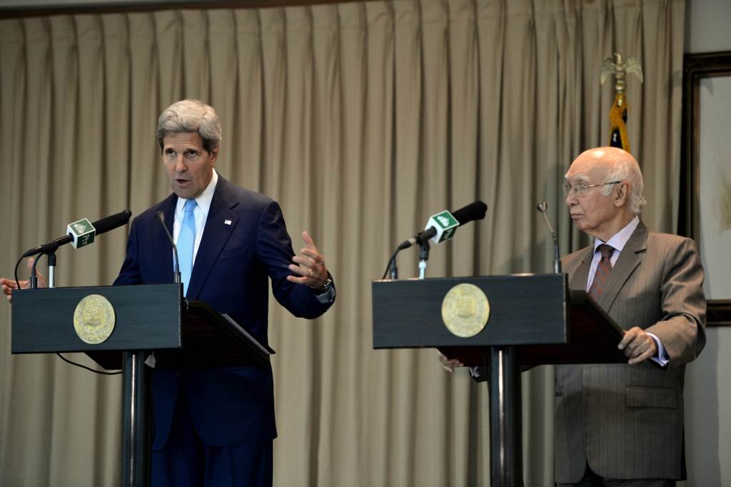 file photo of prime minister s adviser on national security and foreign affairs sartaj aziz l and us secretary of state john kerry r photo afp