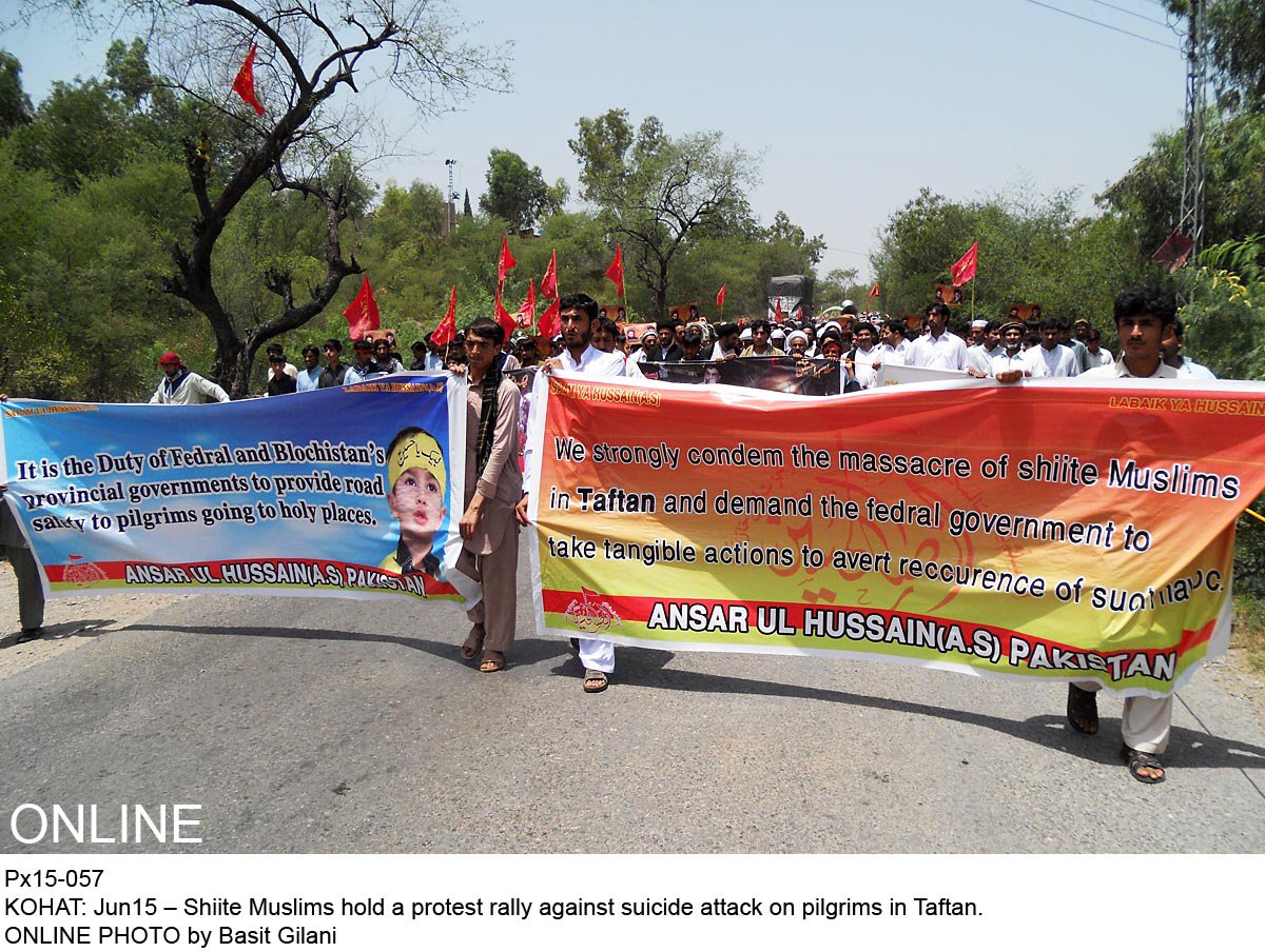 shia muslims protest against suicide attack on pilgrims in taftan photo afp