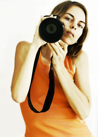 nearly half the female population uses filters on their 039 selfies 039 to help achieve a better skin tone photo file nearly half the female population uses filters on their 039 selfies 039 to help achieve a better skin tone photo file