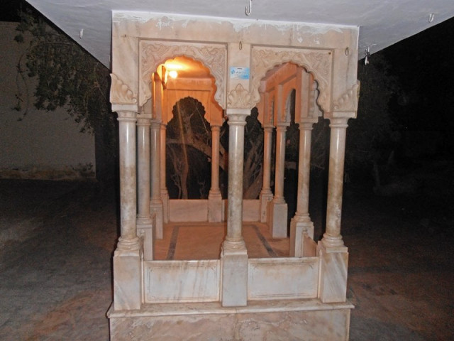the sachal sarmast shrine has graves of people from all religions castes and ethnicities photo express the sachal sarmast shrine has graves of people from all religions castes and ethnicities photo express