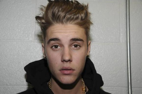 bieber was accused of trying to take the woman 039 s mobile phone after she was suspected of taking photos of him photo reuters