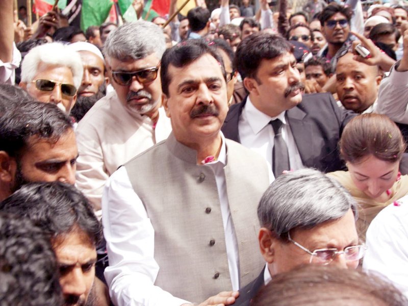 former prime minister yousaf raza gilani arrives at the court for a hearing in a corruption case photo inp