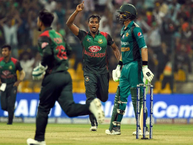 bangladesh 039 s rubel hossain c celebrates the wicket of pakistan 039 s shoaib malik on wednesday photo afp