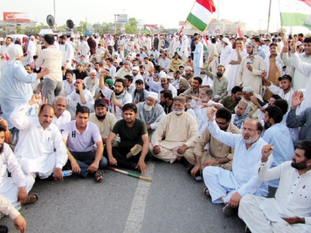 protesters chanting slogans against the punjab government photo zafar aslam express protesters chanting slogans against the punjab government photo zafar aslam express