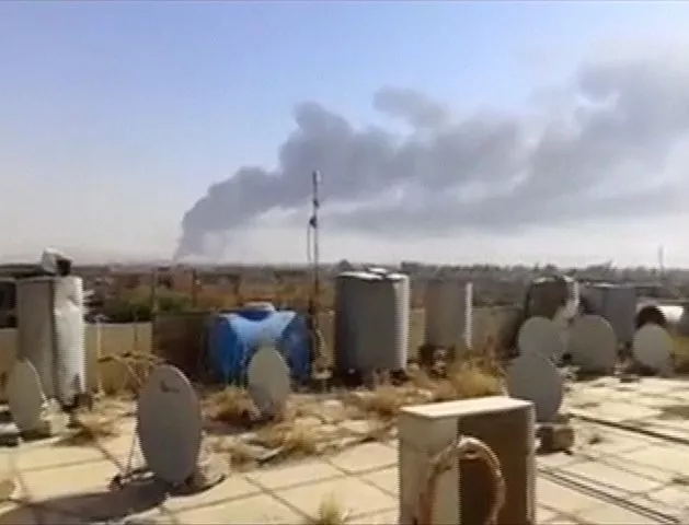a large plume of smoke rises from what is said to be baiji oil refinery in baiji northern iraq photo reuters a large plume of smoke rises from what is said to be baiji oil refinery in baiji northern iraq photo reuters