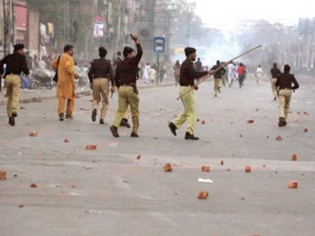 an express news screengrab of police trying to disperse the protesters