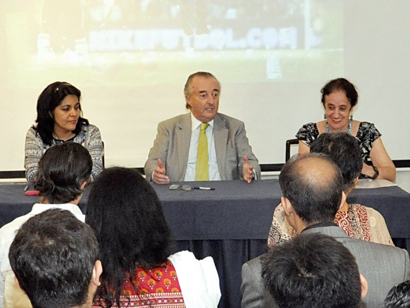 argentinean ambassador rodolfo saravia at the concluding ceremony with the course participants photo express