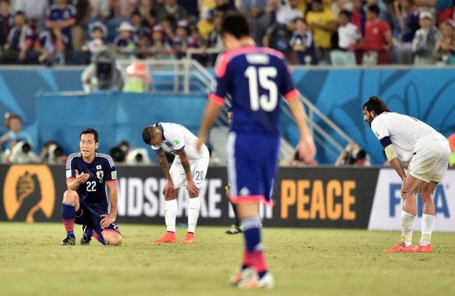 japan 039 s defender maya yoshida l and greece 039 s defender jose holebas 2nd l japan 039 s defender yasuyuki konno 2nd r and greece 039 s forward georgios samaras r are pictured following a 0 0 score during a group c match between japan and greece at the dunas arena in natal during the 2014 fifa world cup on june 19 2014 photo afp