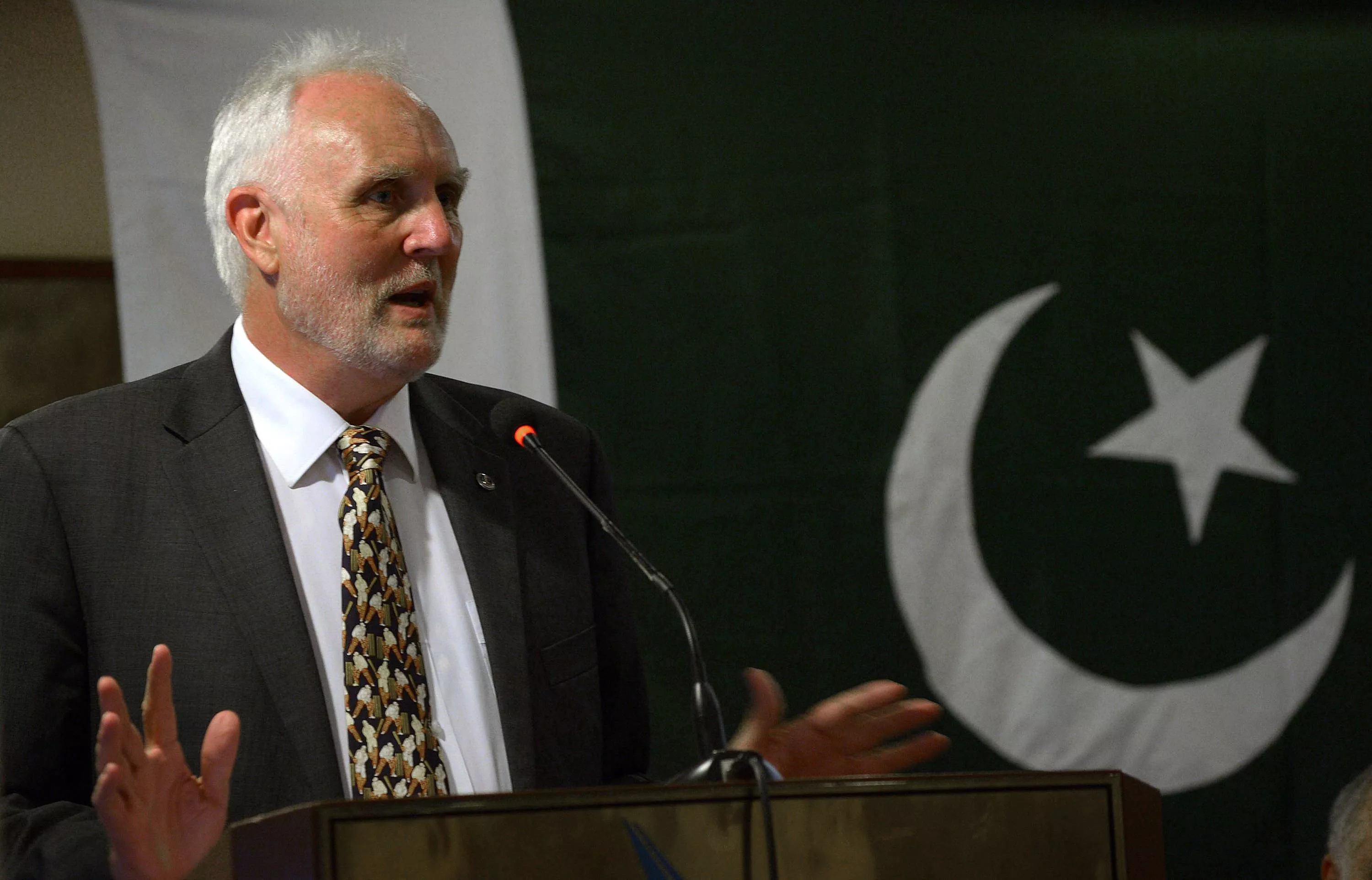 australian high commissioner peter heyward delivers a speech on cricket 039 s progress in australia and the 2015 world cup during a ceremony in karachi photo afp australian high commissioner peter heyward delivers a speech on cricket 039 s progress in australia and the 2015 world cup during a ceremony in karachi photo afp