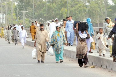 qadri s islamabad arrival road blocks traffic jams irk commuters in twin cities qadri s islamabad arrival road blocks traffic jams irk commuters in twin cities