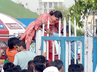 travellers caught in the middle travellers caught in the middle