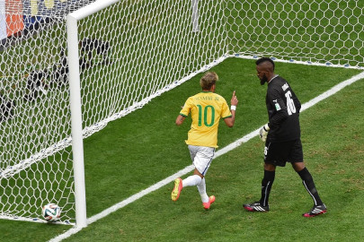 neymar powers brazil into world cup last 16