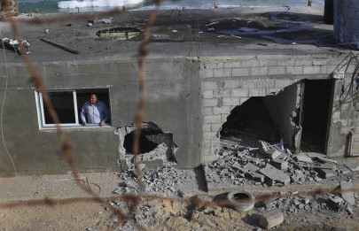 israel stages 12 air strikes on gaza after rocket fire