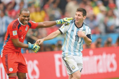 nigeria coach keshi applauds blessed messi