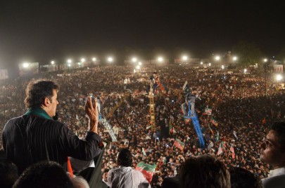 imran threatens independence day march on islamabad if demands not met