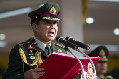 thai coup leader denies conspiracy with protesters