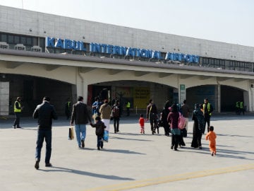 taliban fire rockets at kabul airport