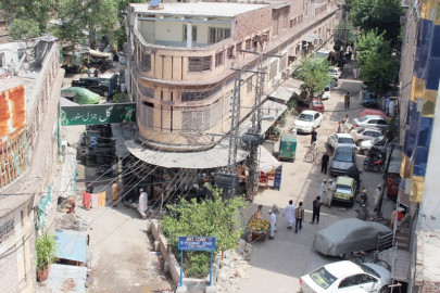 tug of war with revamp plan govt faces resistance from namak mandi traders tug of war with revamp plan govt faces resistance from namak mandi traders