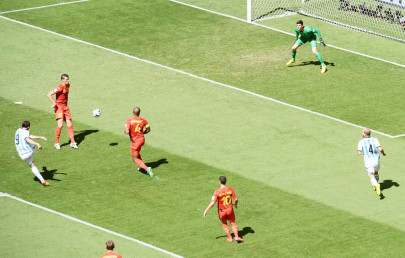 higuain fires argentina into world cup semis