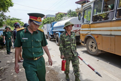 16 dead 5 injured in vietnam helicopter crash