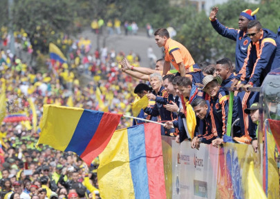 thousands welcome home colombia