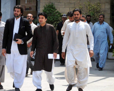 pti lawmakers approach ecp for disqualification of prime minister nawaz pti lawmakers approach ecp for disqualification of prime minister nawaz