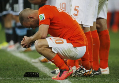 argentina subjugate dutch to reach world cup final argentina subjugate dutch to reach world cup final