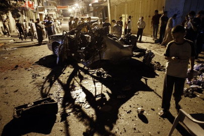 israel air strikes kill 20 in gaza on third day of campaign