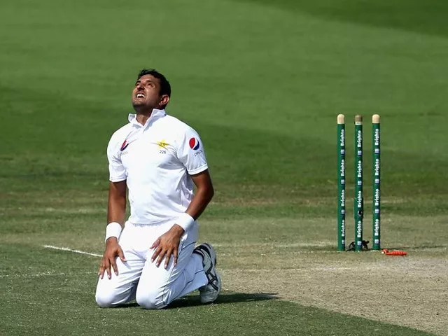 mohammad abbas of pakistan reacts during day two of the second test match between australia and pakistan at sheikh zayed stadium on october 17 2018 in abu dhabi united arab emirates photo getty mohammad abbas of pakistan reacts during day two of the second test match between australia and pakistan at sheikh zayed stadium on october 17 2018 in abu dhabi united arab emirates photo getty
