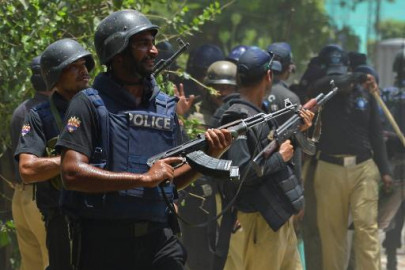 model town clashes 8 policemen detained