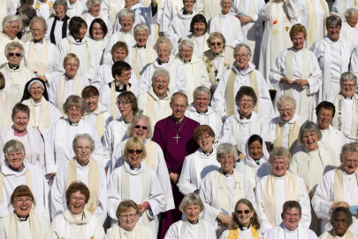 church of england approves women bishops in historic vote