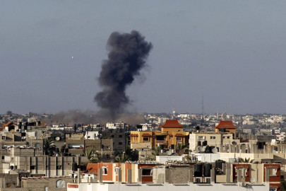 gaza campaign jet strikes continue despite pleas for calm