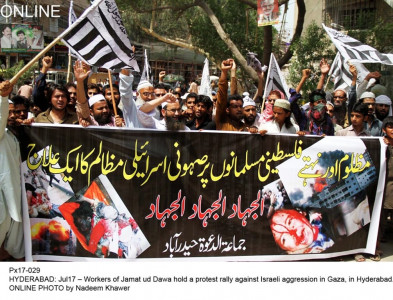 shoulder to shoulder hundreds protest against israeli aggression