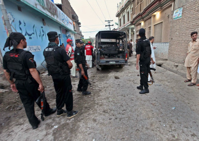 policeman killed three others wounded in peshawar bomb attack