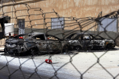 libya warring militias agree truce at main airport