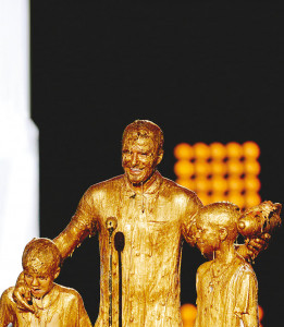 spotted david beckham covered in gold at the nickelodeon awards