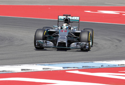 hamilton on top in sweltering practice session
