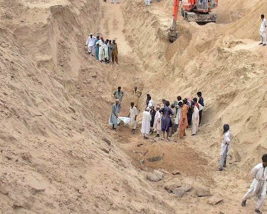 buried alive bodies of three labourers still in well in tharparkar