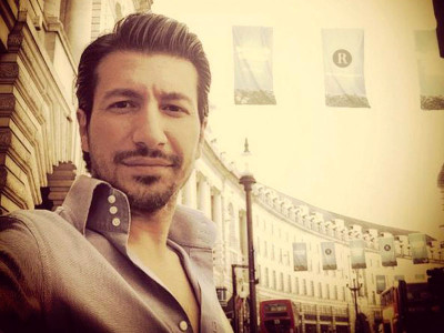 100happydays wiqar ali khan in london