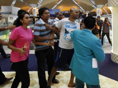 malaysia airlines to refund cancellations after mh17