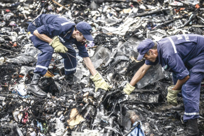 mh17 tragedy rebels move 200 bodies as us blames russia mh17 tragedy rebels move 200 bodies as us blames russia