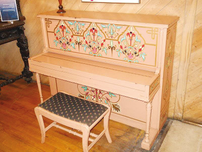 piano played in casablanca going under the hammer