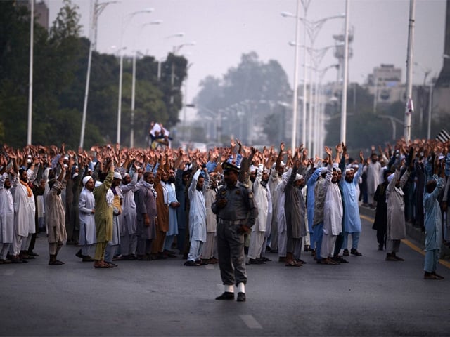 supporters of jamiat ulema e islam a religious political party protest the pakistani supreme court s acquittal of a christian woman facing execution for blasphemy photo afp
