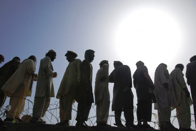 suspected links with militants hunt for suspects disguising as displaced persons suspected links with militants hunt for suspects disguising as displaced persons