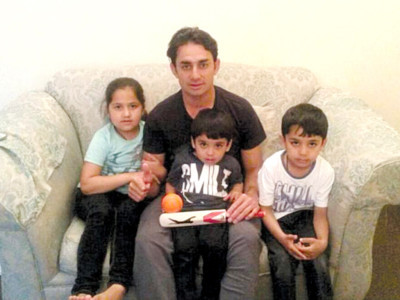 100happydays saeed ajmal spends time with his family