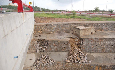 monsoon downpour heavy rain turns twin cities roads into rivulets monsoon downpour heavy rain turns twin cities roads into rivulets