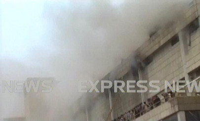 fire erupts in garment factory in karachi