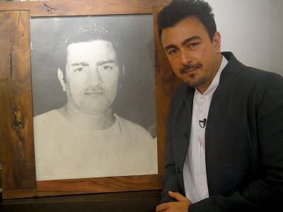 100happydays shaan poses with his father s portrait 100happydays shaan poses with his father s portrait