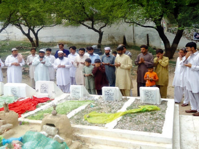 residents visit graveyards on eid residents visit graveyards on eid