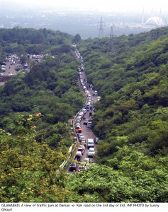 house full madness on roads as thousands throng hills on eid